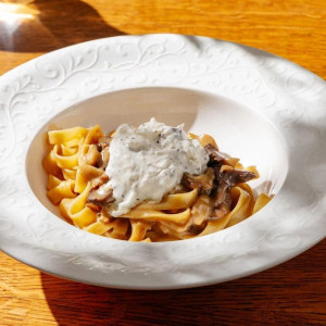 Тальятелле с грибами и трюфельной страчателлой